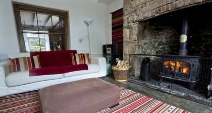 The Old Farmhouse at Mena