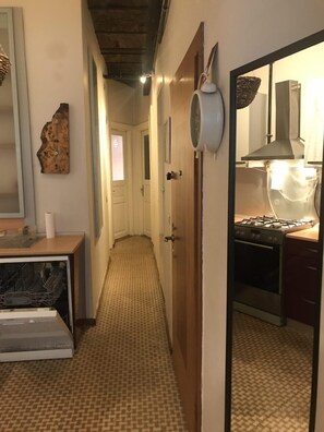 Basic-Apartment | Wohnbereich | LED-Fernseher