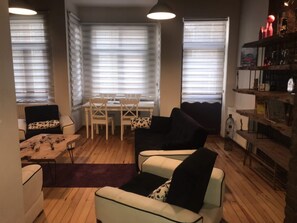 Basic Apartment | Living area | LED TV - Luxury and Comfortable Apartment (Istanbul)