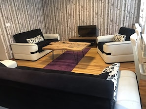 LED TV - Luxury and Comfortable Apartment (Istanbul)