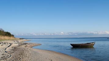 Una spiaggia nelle vicinanze