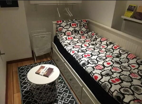 Escritorio, cortinas blackout y wifi gratis 