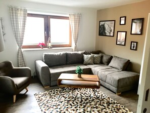 Apartment, 3 Bedrooms, Terrace | Living area