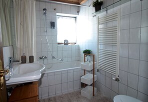 Apartment, 3 Bedrooms, Terrace | Bathroom