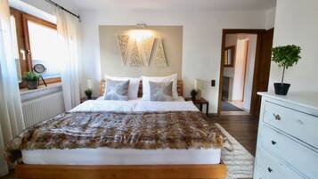 Apartment, 3 Bedrooms, Terrace | Desk, iron/ironing board, free cribs/infant beds, free WiFi