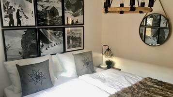 Apartment, 3Â Schlafzimmer, Terrasse | Schreibtisch, BĂŒgeleisen/BĂŒgelbrett, kostenlose Babybetten