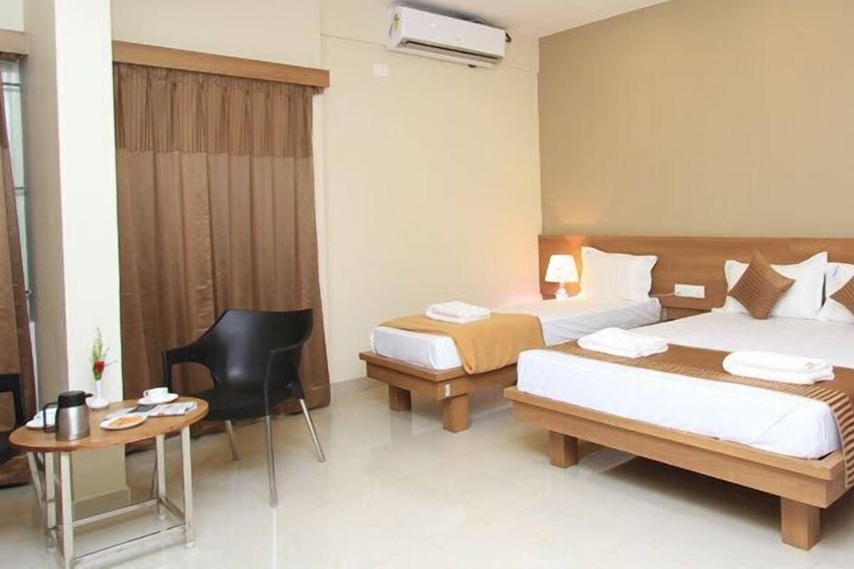 1 bedroom, Select Comfort beds, in-room safe, desk