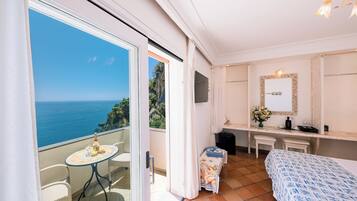 Superior-Zimmer, Meerblick | 1 Schlafzimmer, italienische Bettbezüge von Frette