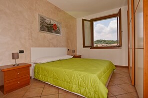 Apartment, 2 Schlafzimmer | 2 Schlafzimmer, Babybetten, kostenloses WLAN, Bettwäsche