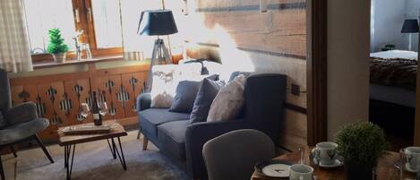 Apartment, 2 Bedrooms, Ground Floor | Living area