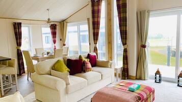 Superior Plus Lodge 2 (pet) | Living room | 32-inch flat-screen TV with digital channels, TV