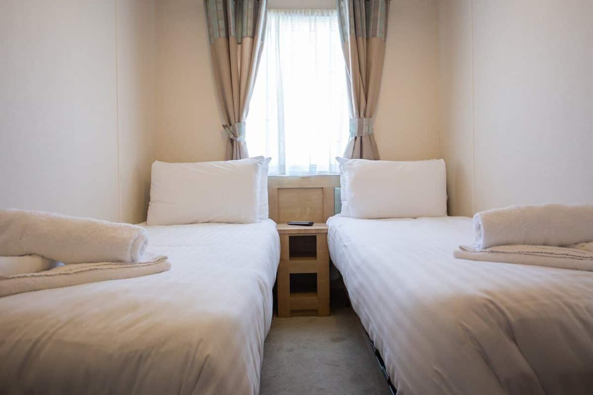 3 bedrooms, iron/ironing board, bed sheets