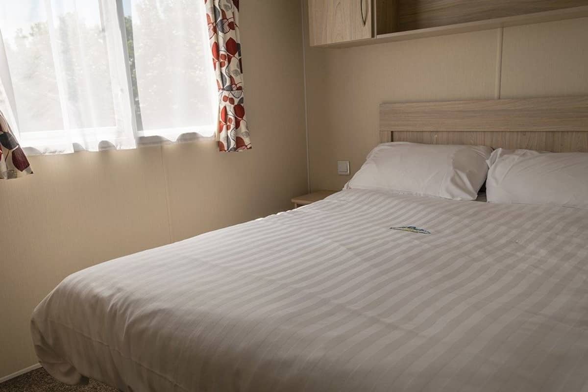 3 bedrooms, iron/ironing board, bed sheets