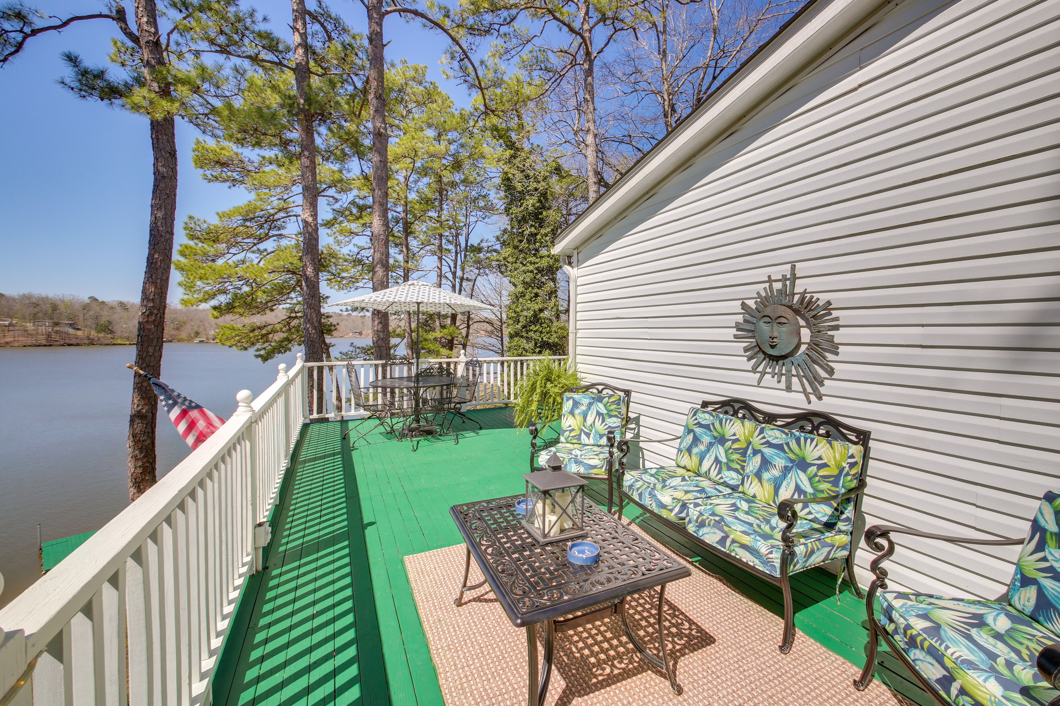 Harrod's Hideaway w/ Deck, Dock on Lake Norrell