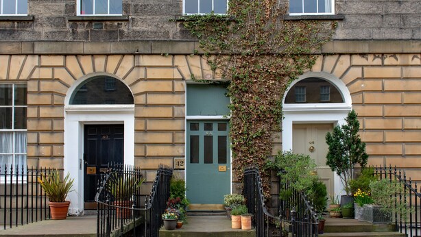 Front of property - Stunning 4-Bedroom Central Edinburgh (Edinburgh)