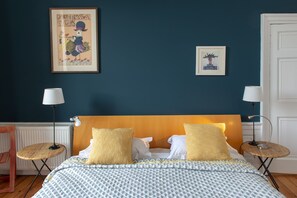 Signature Apartment, 4 Bedrooms, Non Smoking, Kitchen | 4 bedrooms, individually decorated, individually furnished, desk - Stunning 4-Bedroom Central Edinburgh (Edinburgh)