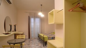 Interior - Furturè Rooms (Naples)