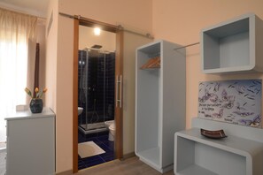 Shower, free toiletries, hair dryer, bidet - Furturè Rooms (Naples)