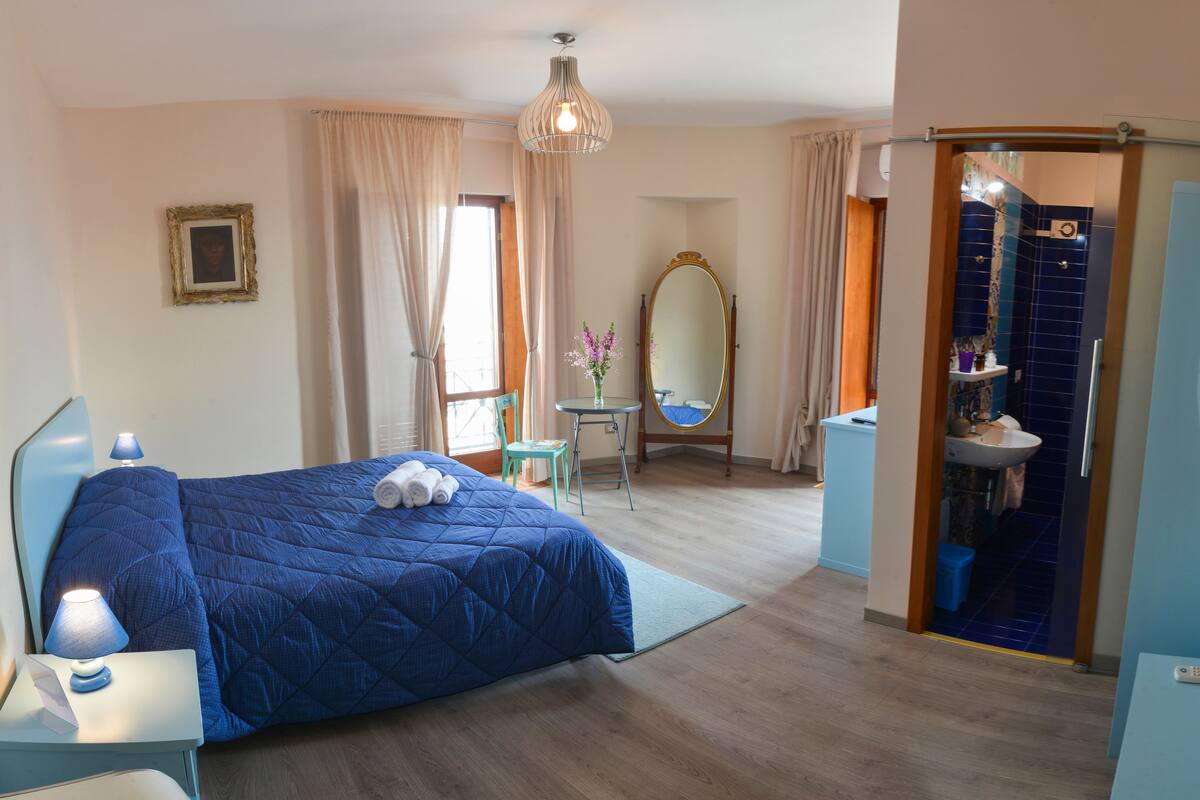 Comfort tweepersoonskamer, terras, uitzicht op de stad (Blu) | 1 slaapkamer, pillowtop-bedden, een kluis op de kamer