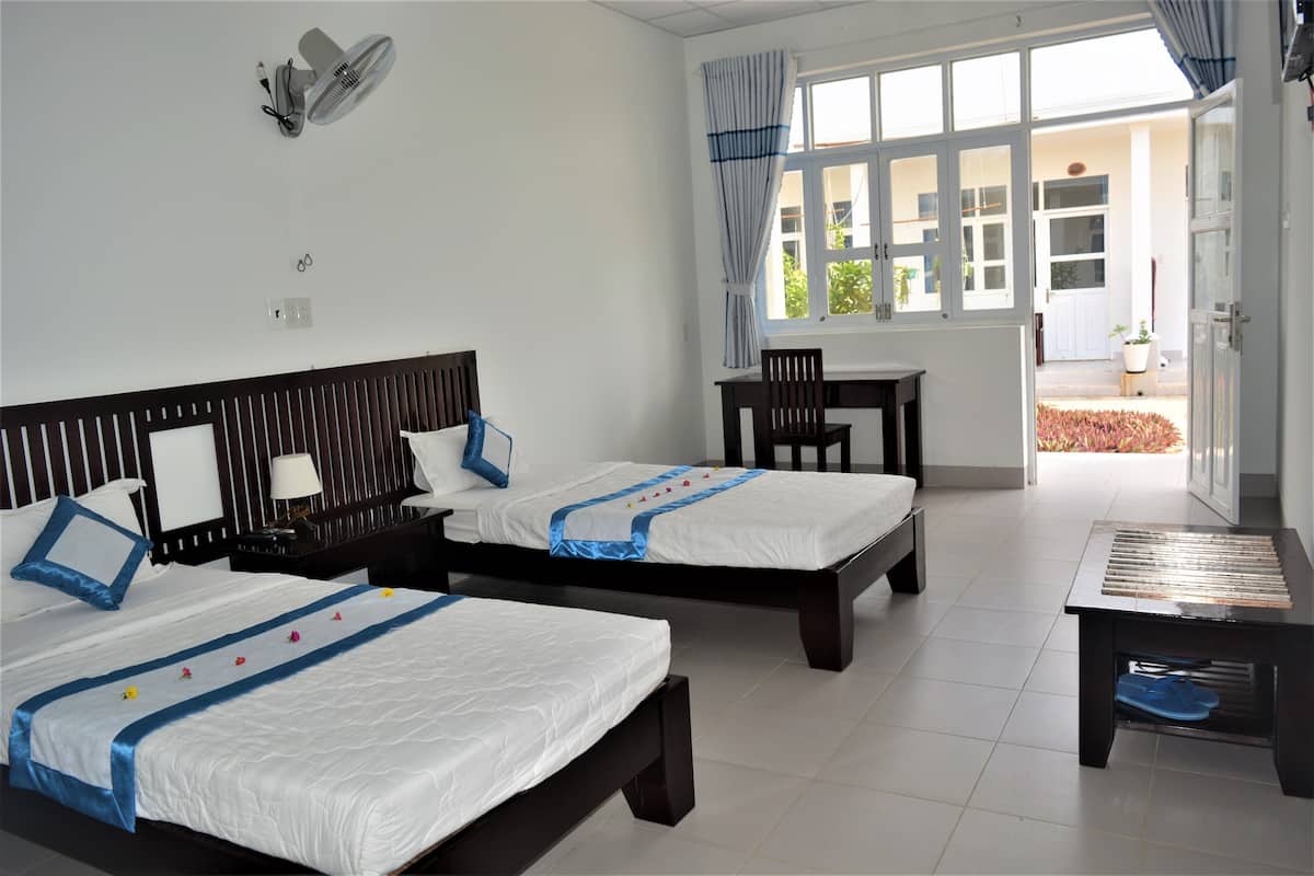 Standard Room | In-room safe, desk, free WiFi, bed sheets