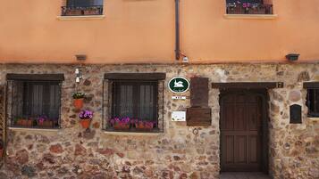 Mặt tiền nơi lưu trú