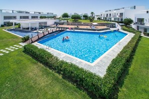 Outdoor pool, sun loungers