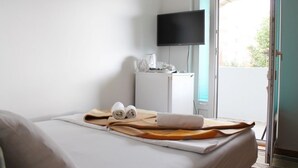 Economy Room, 1 Double Bed, Garden View | Soundproofing, iron/ironing board, cribs (free), WiFi (free) - Guest House Vojinovic (Budva)