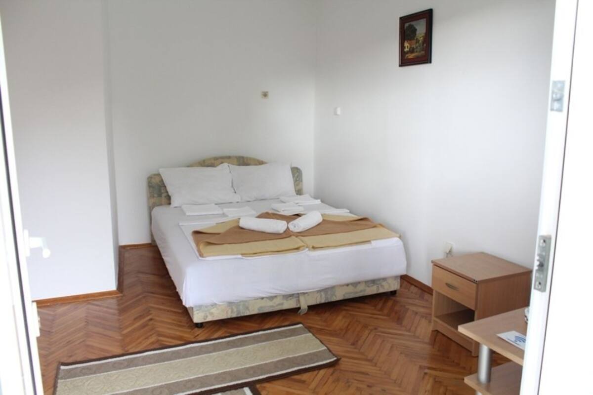 Economy Studio, 1 Double Bed, Kitchenette, Mountain View | Soundproofing, iron/ironing board, cribs (free), WiFi (free)