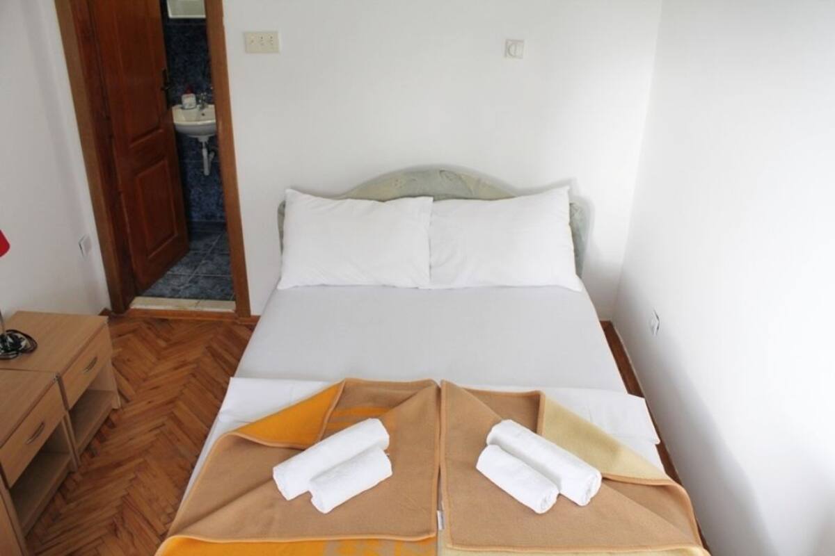 Economy Room, 1 Double Bed, Garden View | Soundproofing, iron/ironing board, cribs (free), WiFi (free)