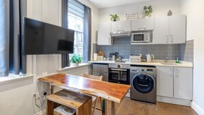 Superior Studio, 1 Bedroom, City View | Private kitchen - CitySpace Leicester Square (London)