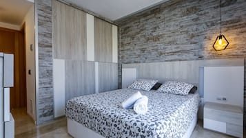 4 slaapkamers, een strijkplank/strijkijzer, gratis wifi, beddengoed