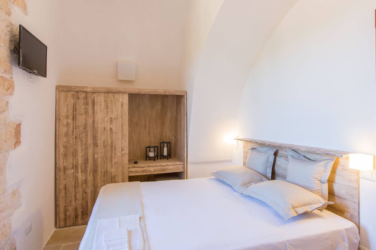 Standard Double Room | Premium bedding, minibar, desk, cribs (surcharge)