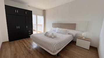 2 slaapkamers, een strijkplank/strijkijzer, gratis wifi, beddengoed