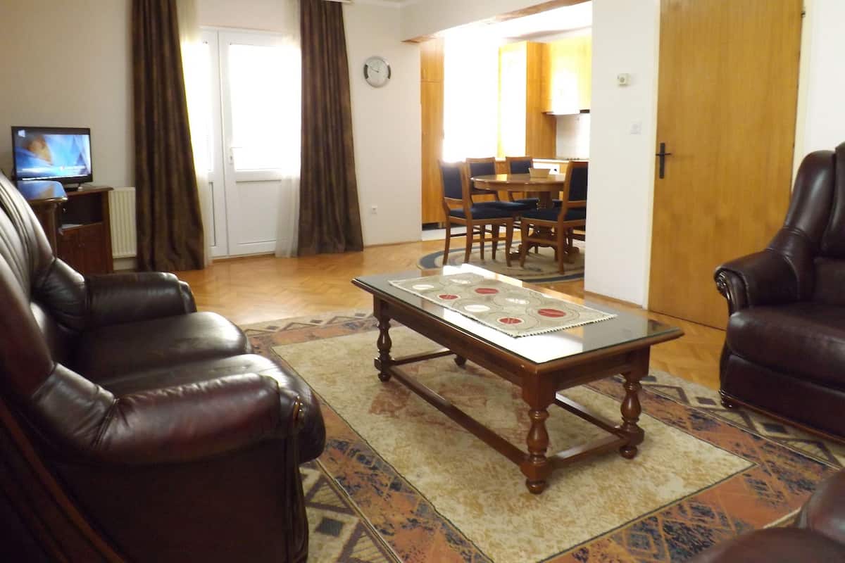 Family Apartment, Garden View | Living area | Flat-screen TV