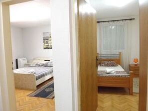 Appartement familial, vue sur le jardin | Bureau, fer et planche à repasser, accès au Wi-Fi (inclus)