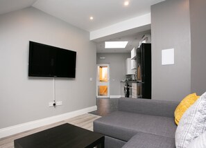 Rumah Kota, 3 kamar tidur | Area keluarga | TV layar datar