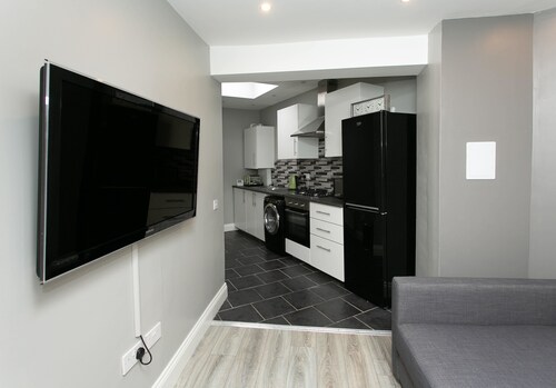 11 College Place North