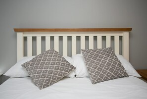 City House, 3 Bedrooms | Hypo-allergenic bedding, iron/ironing board, free cribs/infant beds