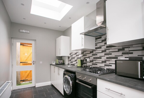 Rumah Kota, 3 kamar tidur | Dapur pribadi | Lemari es besar, microwave, oven, dan kompor