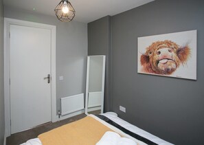 City House, 3 Bedrooms | Hypo-allergenic bedding, iron/ironing board, free cribs/infant beds