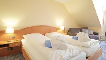 Habitació doble | 1 dormitori, decoració individual, mobiliari individual i escriptori