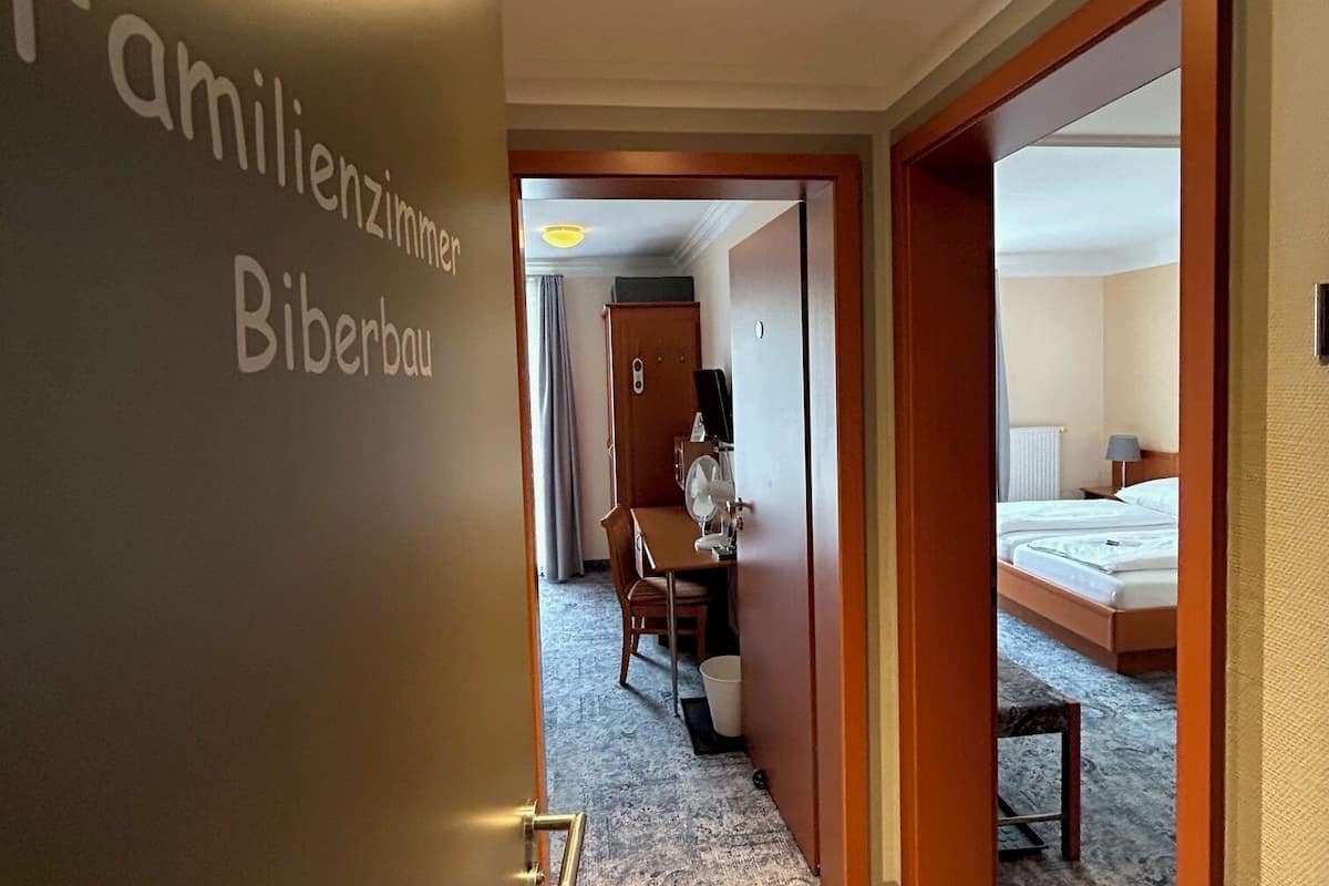 comfort quadruple room | 1 bedroom, individually decorated, individually furnished, desk