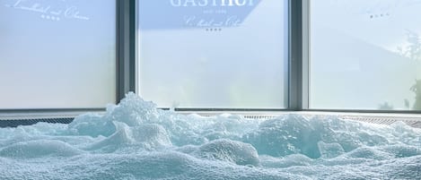 Indoor spa tub