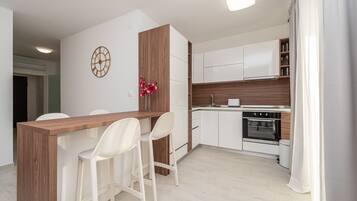 Kühlschrank, Ofen, Herdplatte, Geschirrspüler