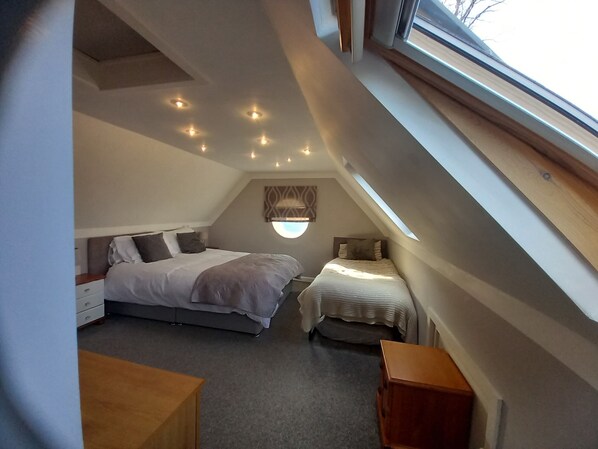 Comfort House, Multiple Beds, Garden View | Individually decorated, individually furnished, free cribs/infant beds - Chota Kothi (Newcastle-Under-Lyme)