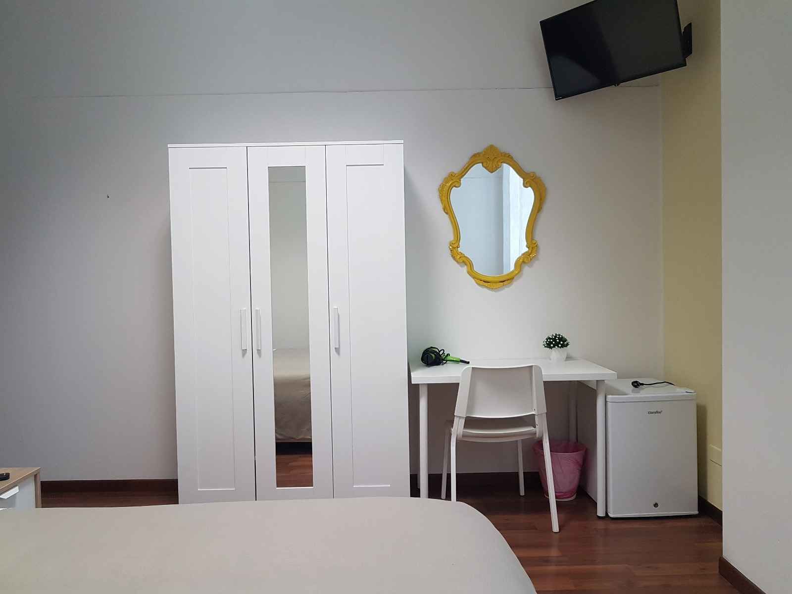 Blackout curtains, soundproofing, free WiFi, bed sheets