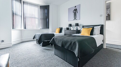 Spacious 4-Bedroom House in Wigan – Free Parking & Wi-Fi | Long Stays Welcome