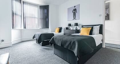 Spacious 4-Bedroom House in Wigan – Free Parking & Wi-Fi | Long Stays Welcome
