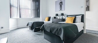 Spacious 4-Bedroom House in Wigan – Free Parking & Wi-Fi | Long Stays Welcome