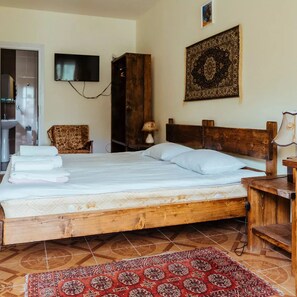 Individually decorated, individually furnished, desk, blackout curtains - IRIS mini hotel (Alaverdi)